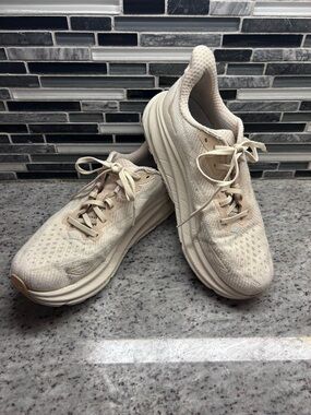 Hoka womens Clifton 9 Sandstone & Ivory Running Shoe - lightweight size 8